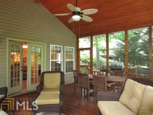 Building Photo - 3649 Lakeview Dr