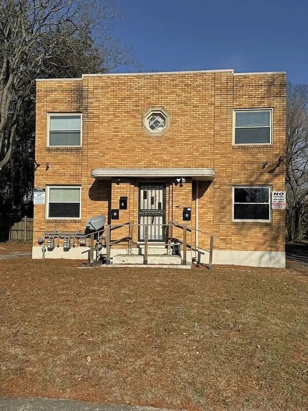 Building Photo - 321 W Norman Ave