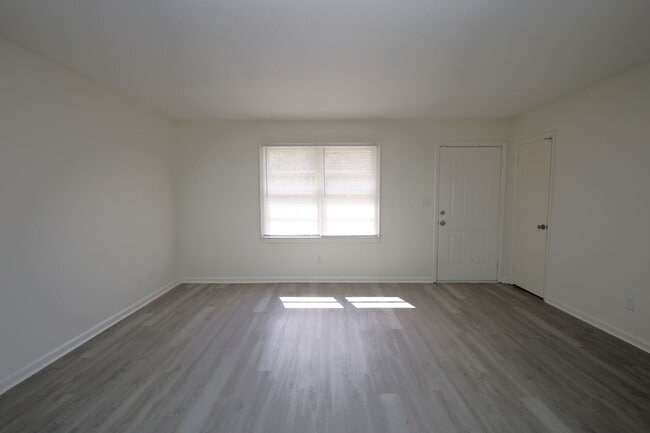 Building Photo - 724 Vallotton Dr