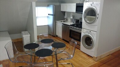 Building Photo - 12 Bennett St