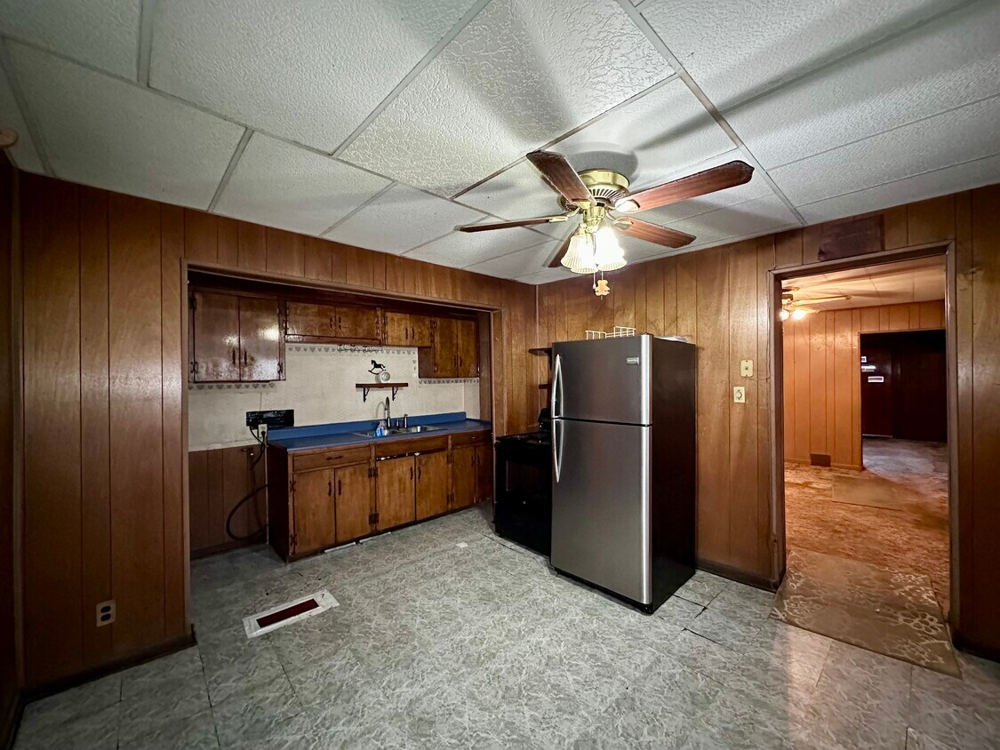 14 W Wabash Ave, New Castle, PA 16102 House Rental in New Castle, PA