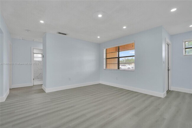 Foto del edificio - 8772 SW 27th St