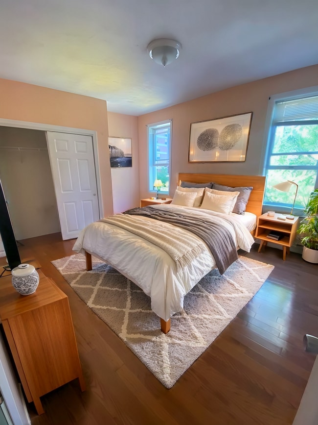 Building Photo - 3Br/1Bth, Available Sep. 1, 2026. Great for a roommates students. MUST SEE!!