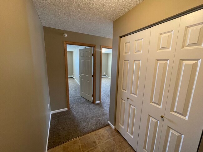 Entrada para 2 dormitorios y 2 baños - Goettens Grove Apartments