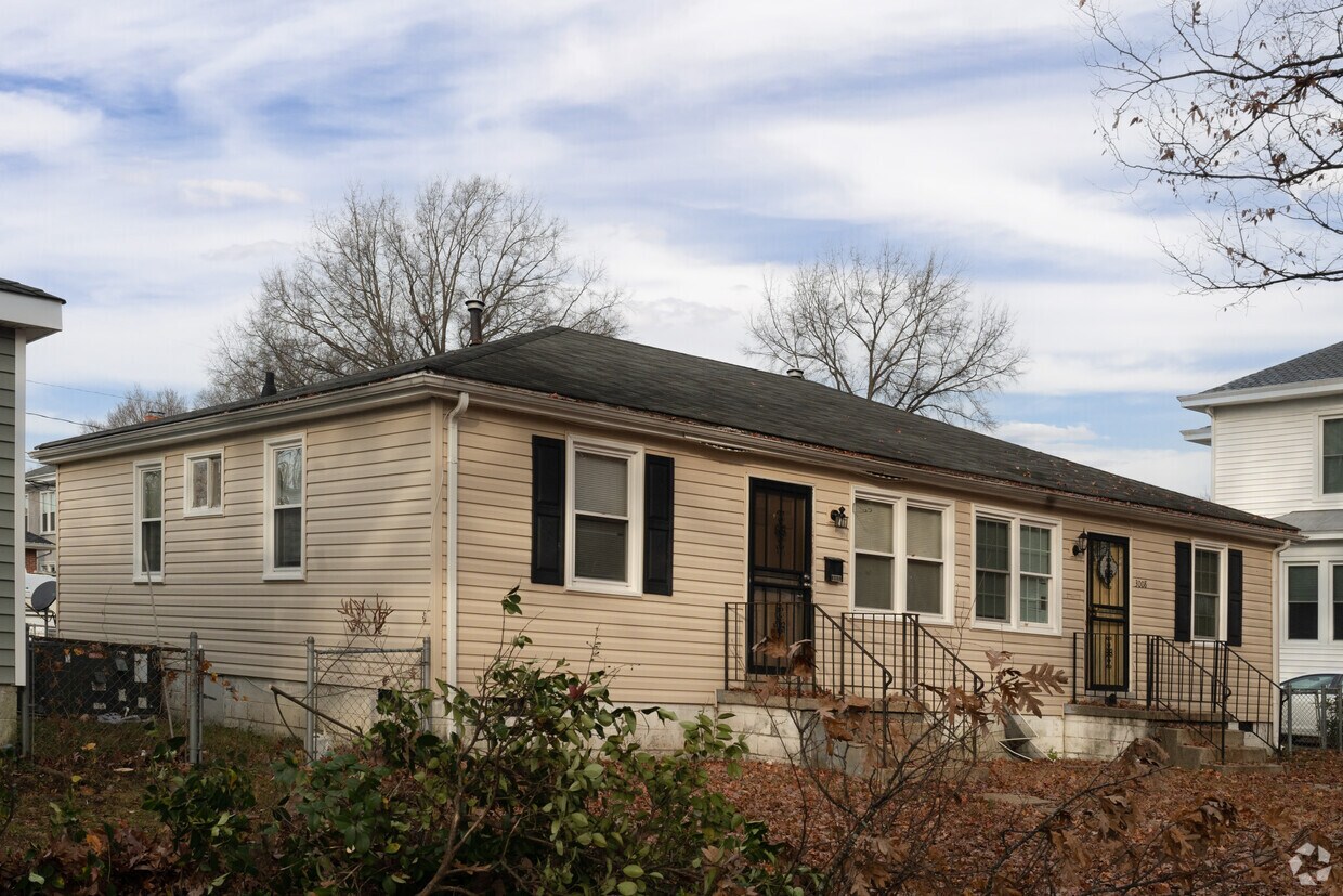 Building Photo - 3008 Cliff Ave
