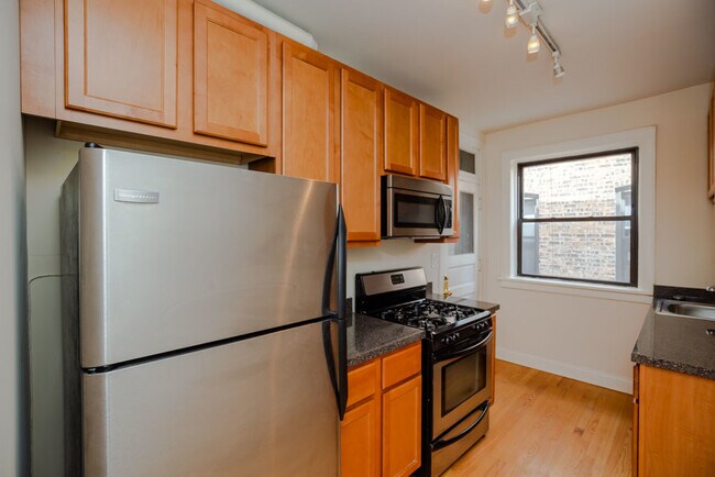 Foto del edificio - 3511 N Racine Ave