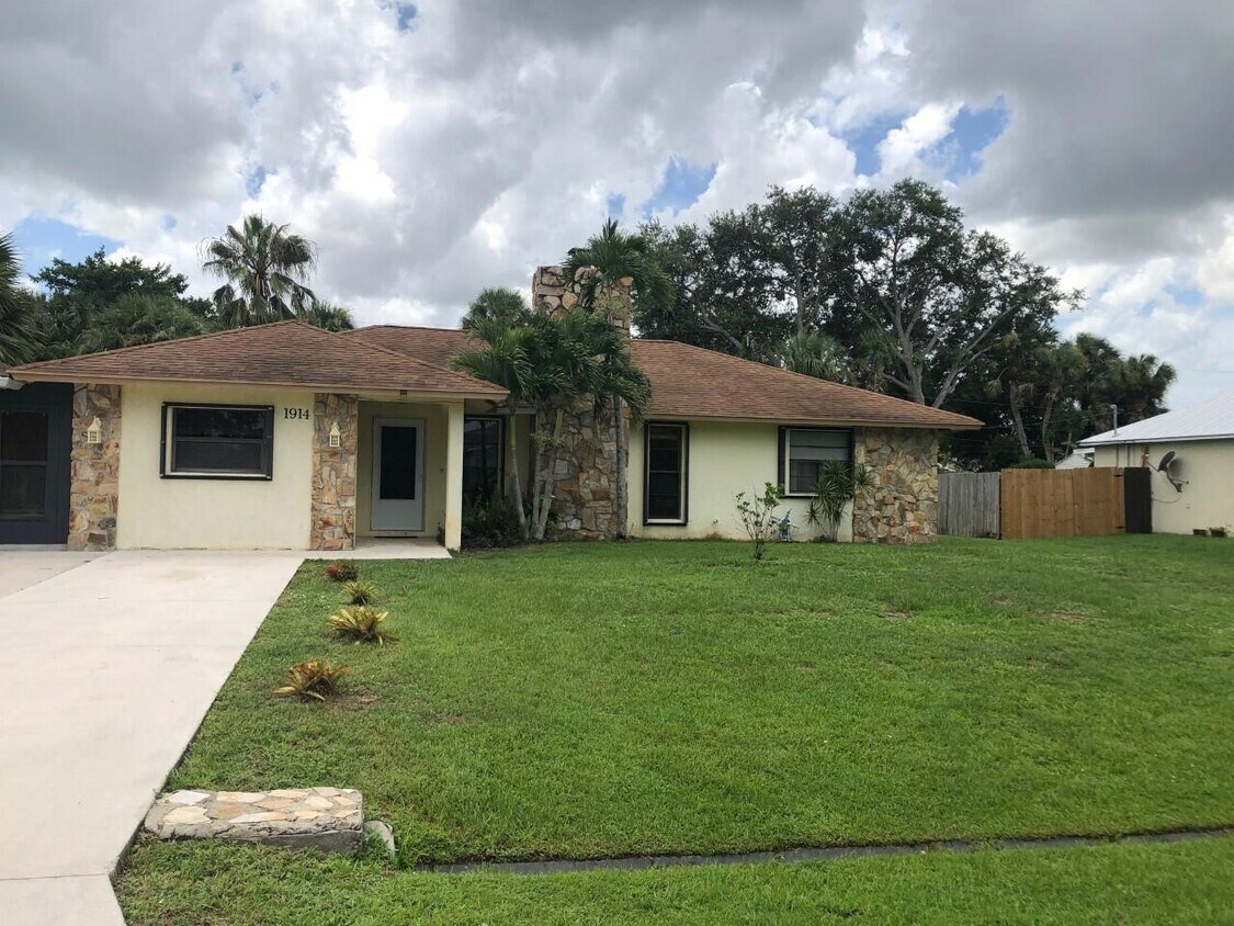 Foto principal - 1914 SW Flower Ln