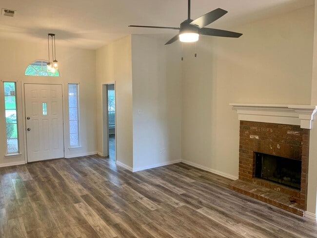 Building Photo - 1632 Whiterock Dr