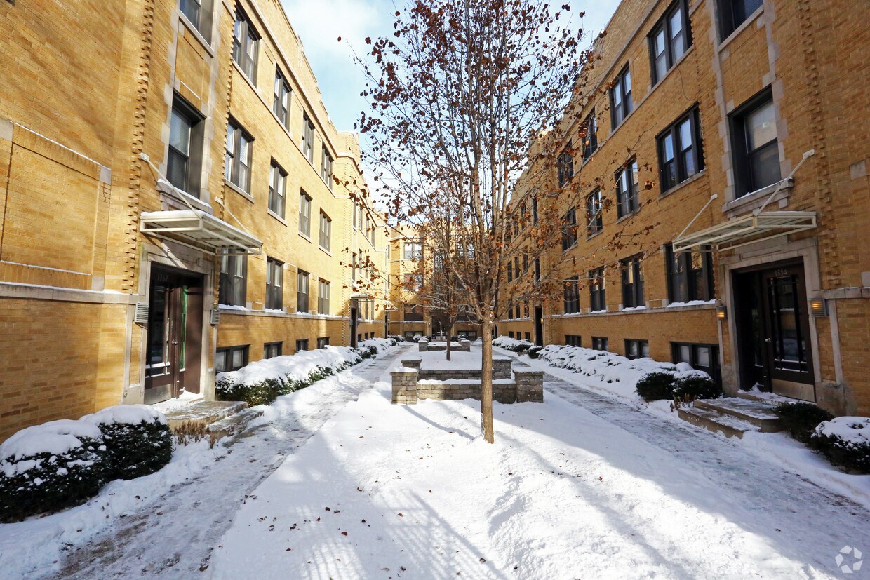 Building Photo - 1354 W Estes Ave