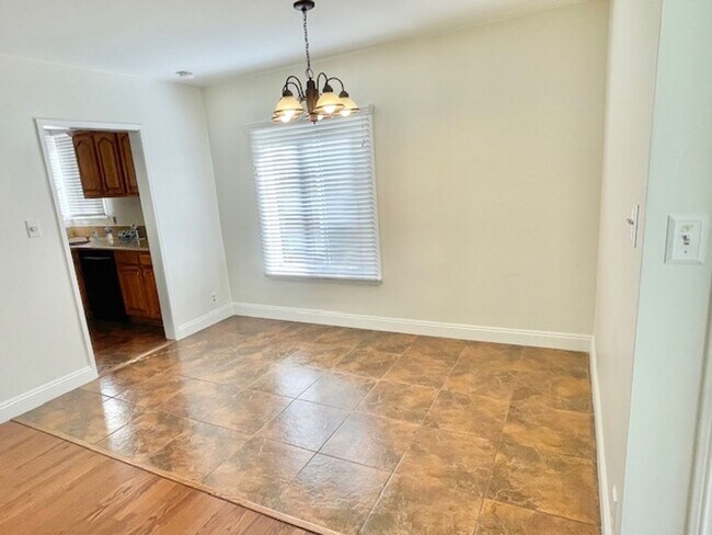 Foto del edificio - **LAKEWOOD 3BR/2BA+FAMILY ROOM **AVAILABLE...