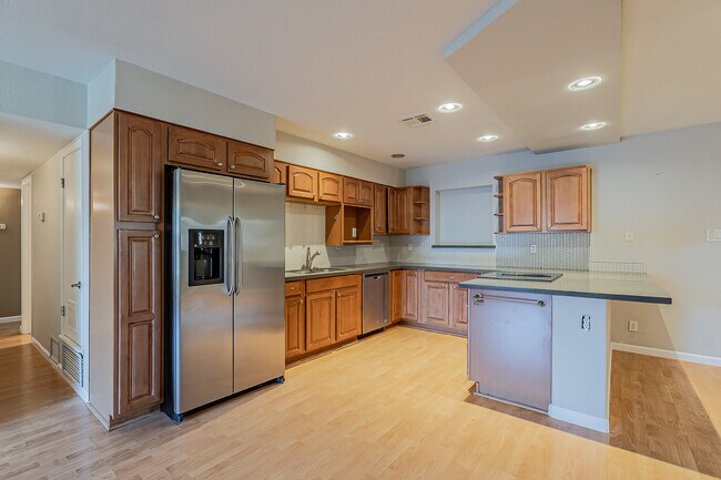 Photo - 613 W 15th St House