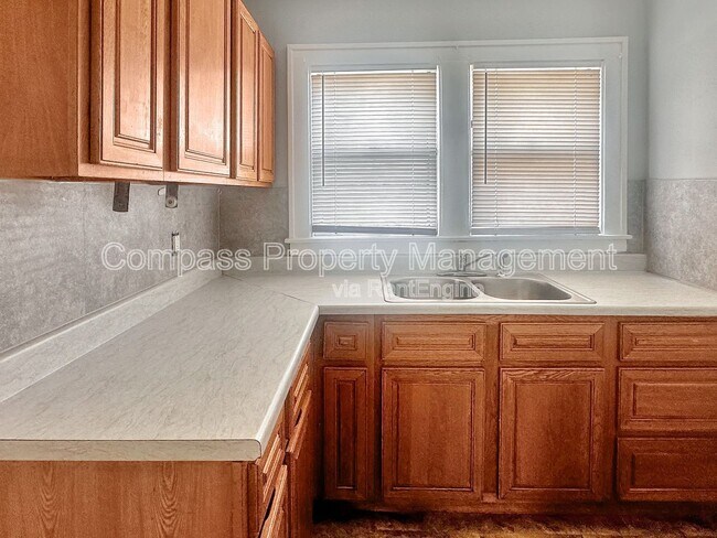Foto del edificio - 705 Knapp St NE