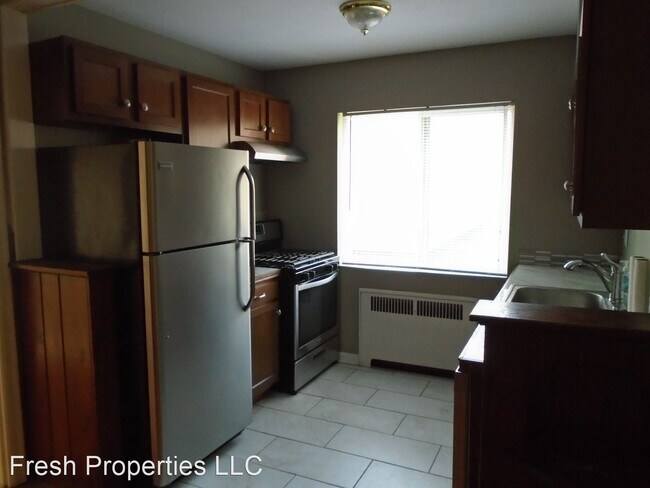 Foto del edificio - 5831 Woodmont Ave