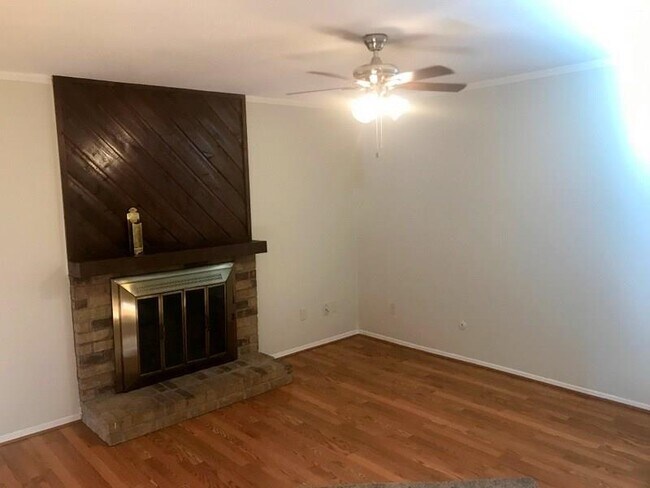 Building Photo - 2321 Torrington Dr