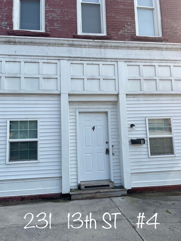 231 E 13th St Unit 4, Anderson, IN 46016 Condo for Rent in Anderson