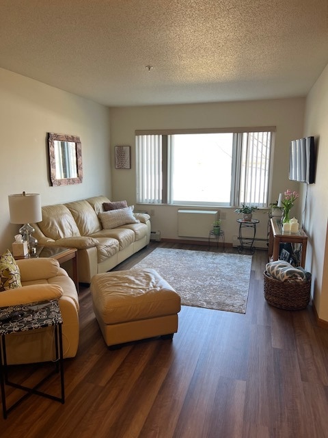 Building Photo - 1000 Linden Dr