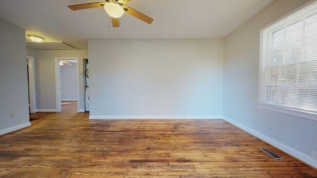 Foto del edificio - 1409 Lake Wheeler Rd
