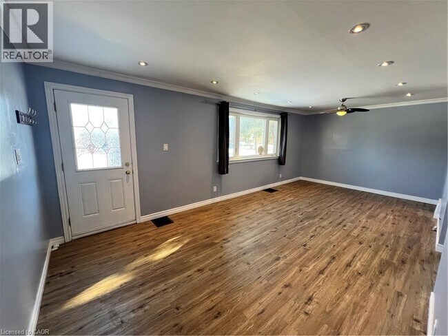 Photo du bâtiment - 306 E 22nd St