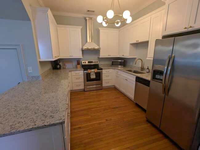 Building Photo - 305 E Henry St