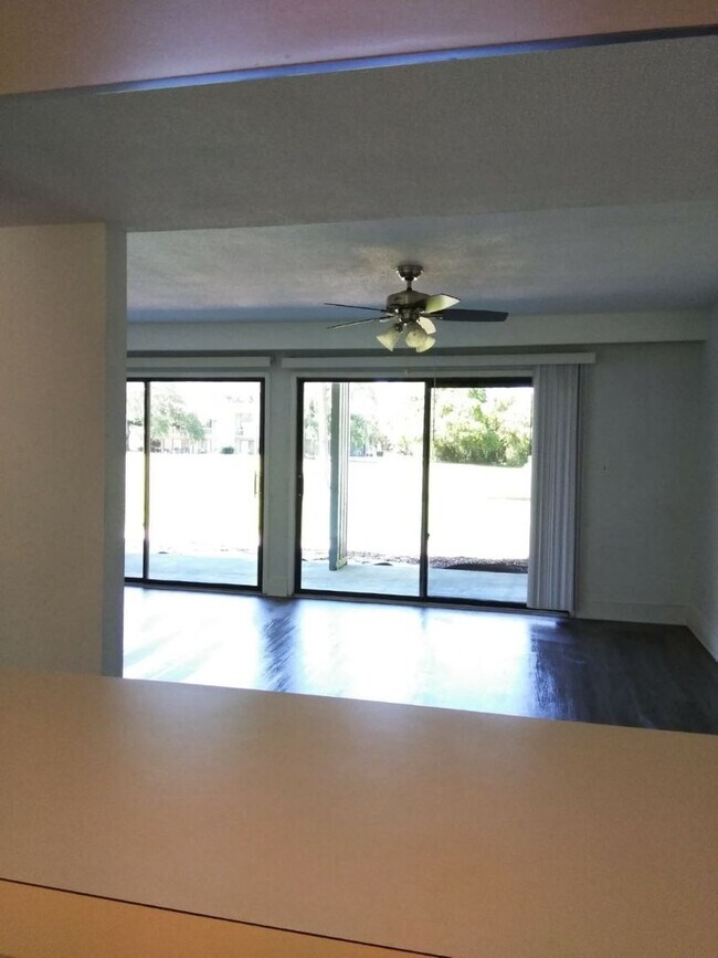 Foto del edificio - One Bedroom, One Bathroom Condo