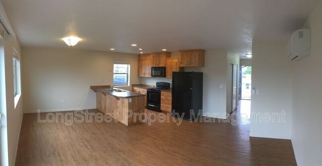 Building Photo - 1810 College St