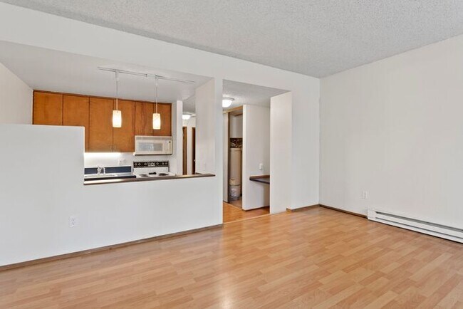 Foto del edificio - Spacious, Conveniently Located 1-Bed Near OHSU!!