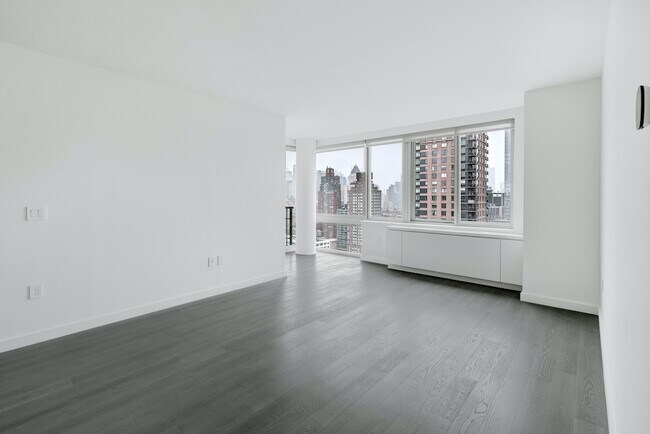 COMMON AREA - 253 W 70th St