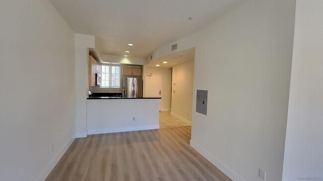 Building Photo - 445 Island Ave