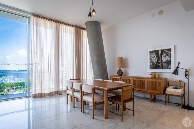 Foto del edificio - 2675 S Bayshore Dr