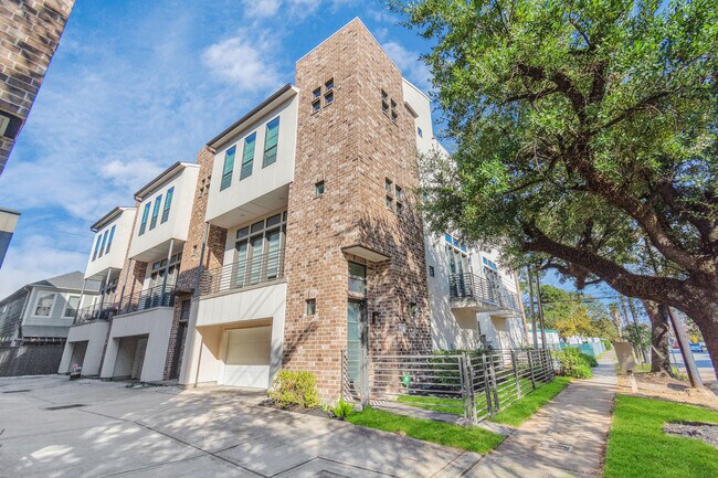 1904A Crockett - 1904 Crockett St