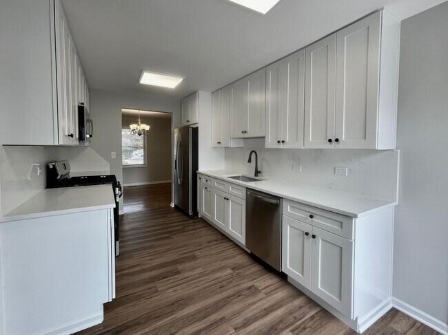 Foto del edificio - 15 Bradley Ln