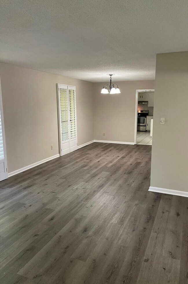 Foto del edificio - 2451 Price St