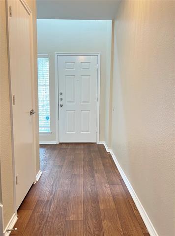 Building Photo - 2204 Stonebrook Ln