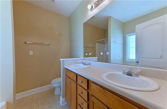 Building Photo - 5 Bedroom 3.5 Bathroom House in Douglasville GA