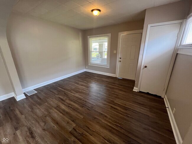 Foto del edificio - 894 N Gladstone Ave