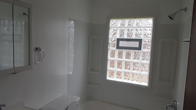 Building Photo - 1295 E 18th Ave