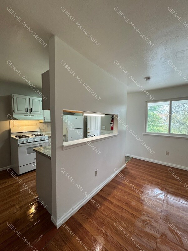 Building Photo - 1011 Webber St