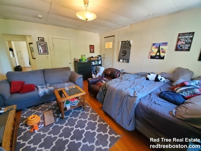 Building Photo - 1688 Beacon St