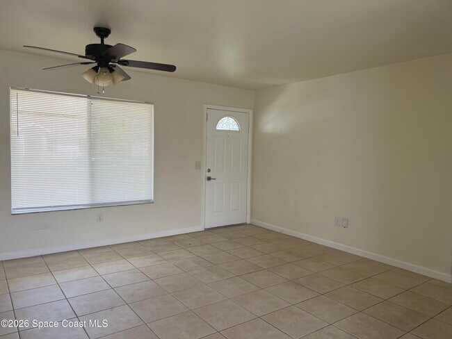 Foto del edificio - 2140 Clover St NE