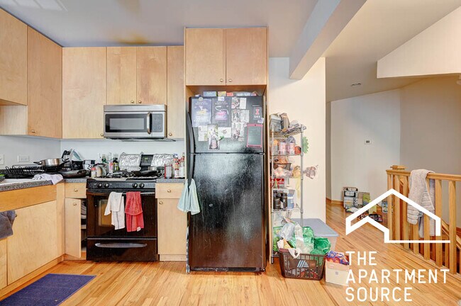 Building Photo - 1446 Leavitt N St