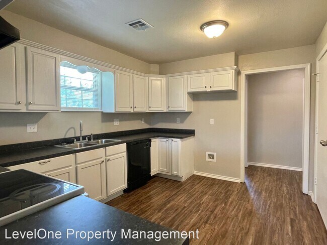 Building Photo - 4 br, 2.5 bath House - 6810 NW 11th Street