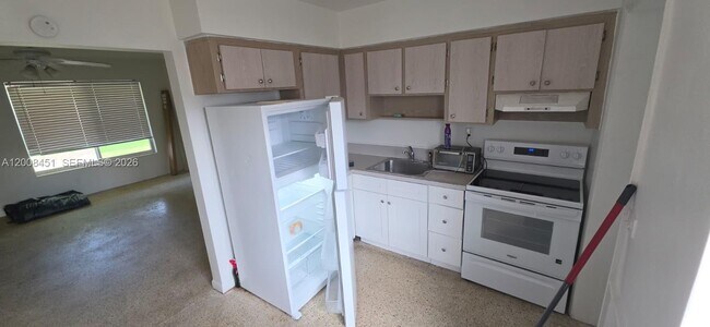 Foto del edificio - 250 NE 41st St