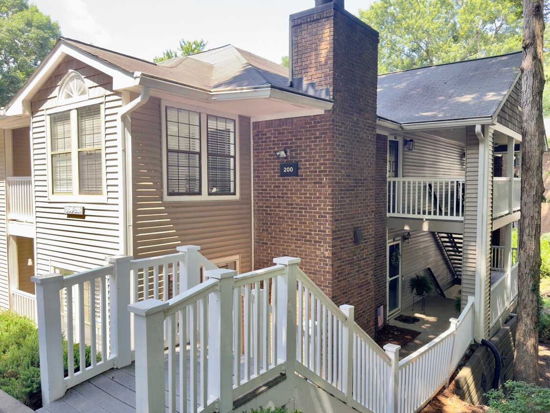Primary Photo - 208 Barrington Hills Dr