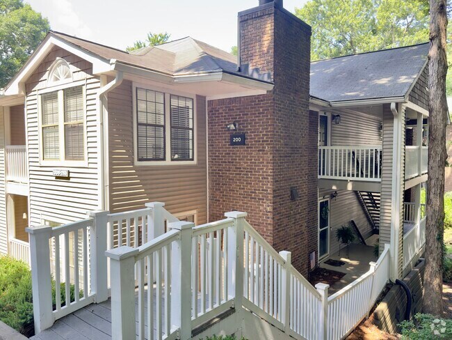 Building Photo - 208 Barrington Hills Dr