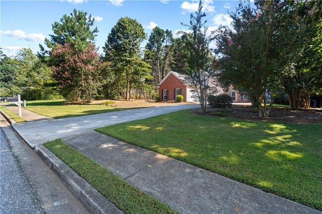 Foto del edificio - 965 Dogwood Park Dr