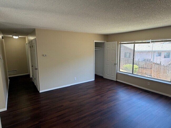 Foto del edificio - 3-Bedroom Rodeo Home with Brand New Kitchen!