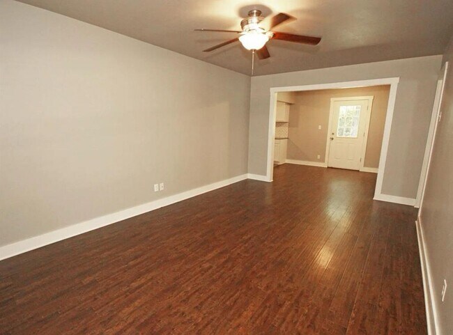 Foto del edificio - 1205 W Brooks St