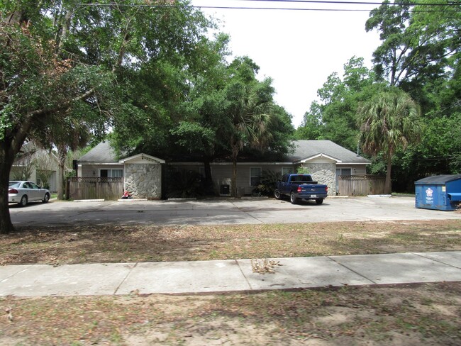 Building Photo - Updated 2BR/2BA in West Pensacola – New Ca...