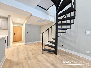 Building Photo - 1220 N La Salle Dr