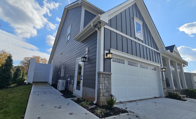 Building Photo - 1009 Horse Whisper Run